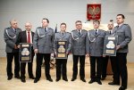 Przedstawiciele nagrodzonych Komend Policji - Foto: www.jaksiepatrzy.pl